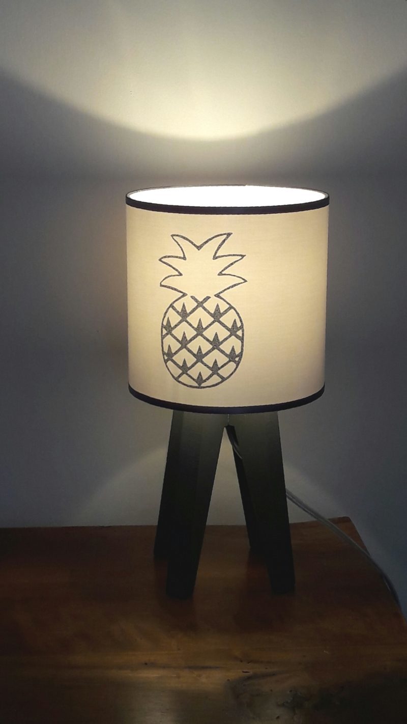 magasin luminaire lyon lampe quadripode chambre enfant ananas argenté décoration intérieure