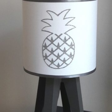 magasin luminaire lyon lampe quadripode décoration intérieure ananas argenté