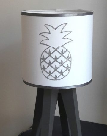 magasin luminaire lyon lampe quadripode décoration intérieure ananas argenté