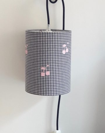 magasin luminaire lyon lampe baladeuse abat jour chambre enfant decoration idee cadeau cerise rose tissu vichy marine