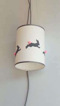 magasin luminaire lyon lampe baladeuse decoration chambre enfant lapins gris rose fluo