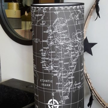magasin luminaire lyon lampe totem map monde noire carte du monde decoration interieur