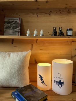 magasin luminaire lyon lampe totem chevet salon deco montagne chalet skieur ski abat jour sur mesure