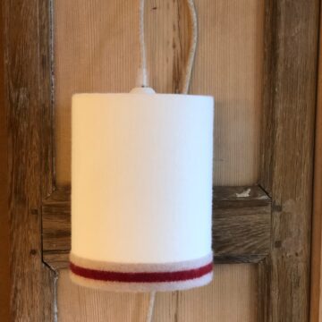 magasin luminere lyon lampe baladeuse montagne decoration interieur chalet abat jour suspension lainage rouge