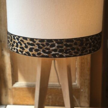 magasin luminaire lyon decoration interieur abat jour lampe quadripode leopard sur mesure salon