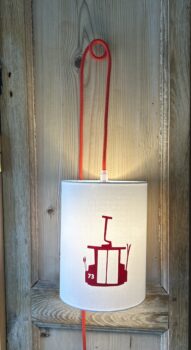 magasin luminaire lyon lampe baladeuse abat jour sur mesure montagne telecabine decoration interieur chalet rouge