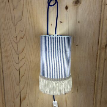 magasin luminaire lyon lampe abat jour decoration interieur chevet rayures bleues
