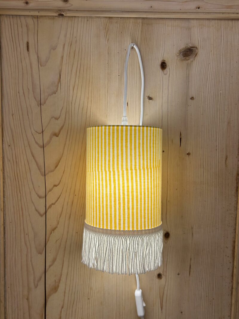 magasin luminaire lyon lampe abat jour decoration interieur chevet rayures jaune