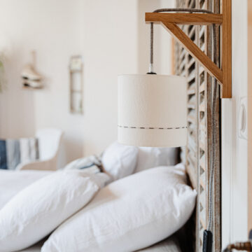 magasin luminaire lyon applique equerre murale abat jour lampe flanelle surpiqure grise decoration interieur chalet