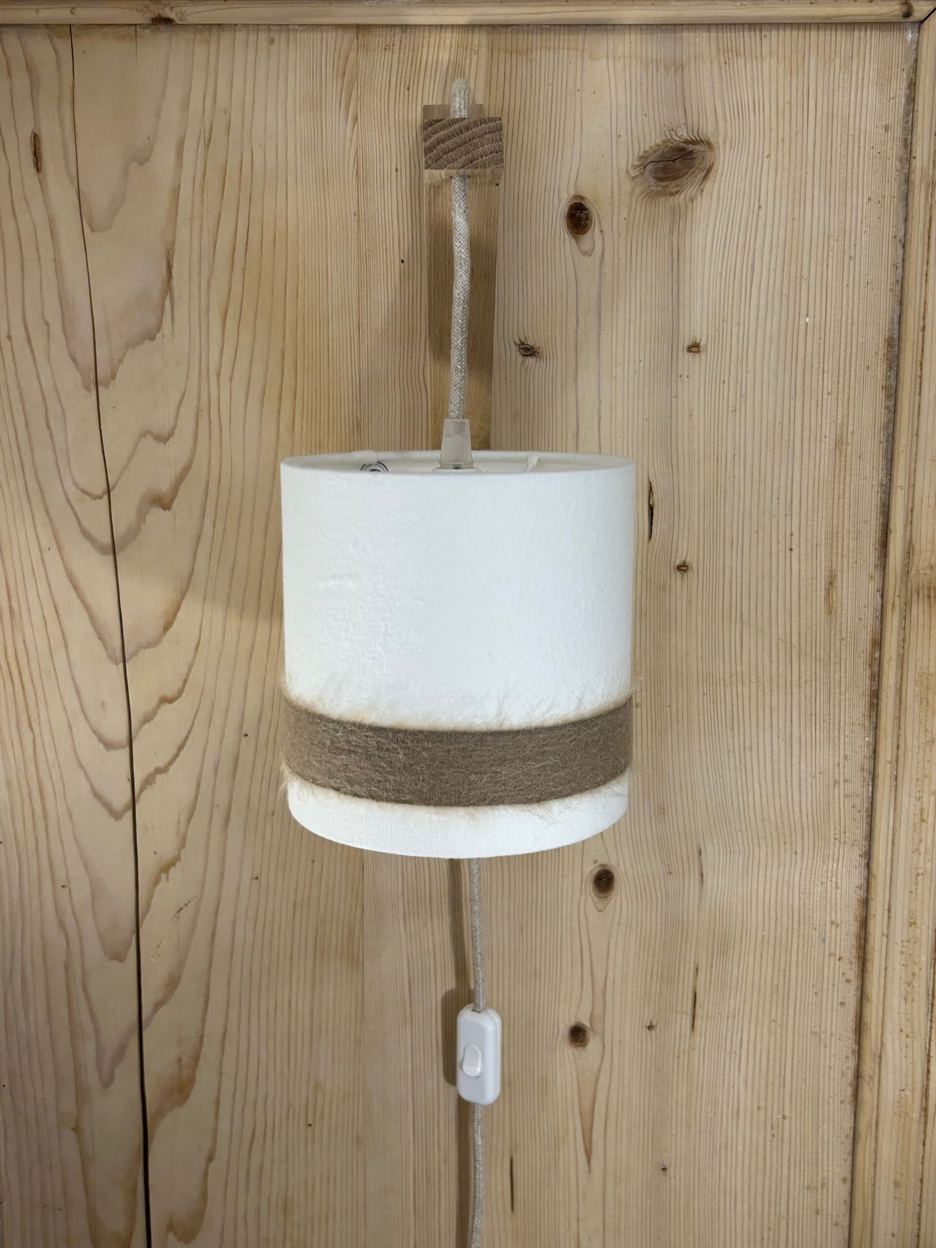 magasin luminaire lyon lampe baladeuse ruban angora chevet decoration montagne noir