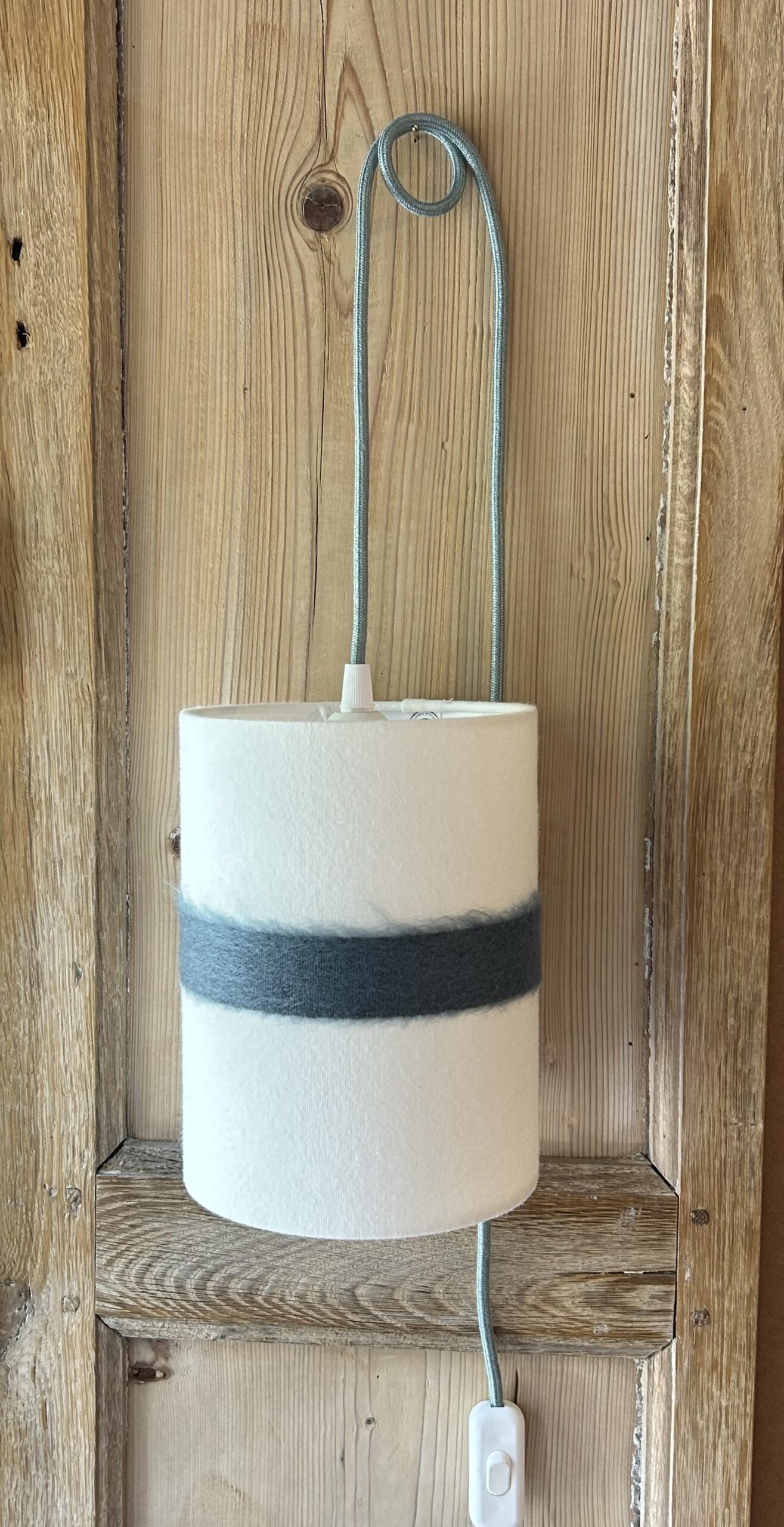 magasin luminaire lyon lampe baladeuse ruban angora chevet decoration montagne grise