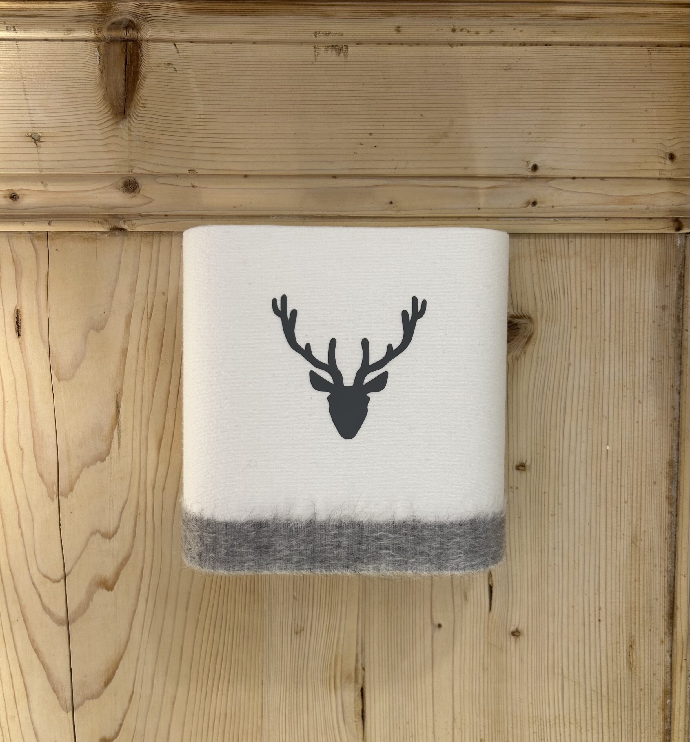 magasin luminaire lyon applique murale cerf angora decoration interieur chalet montagne gris